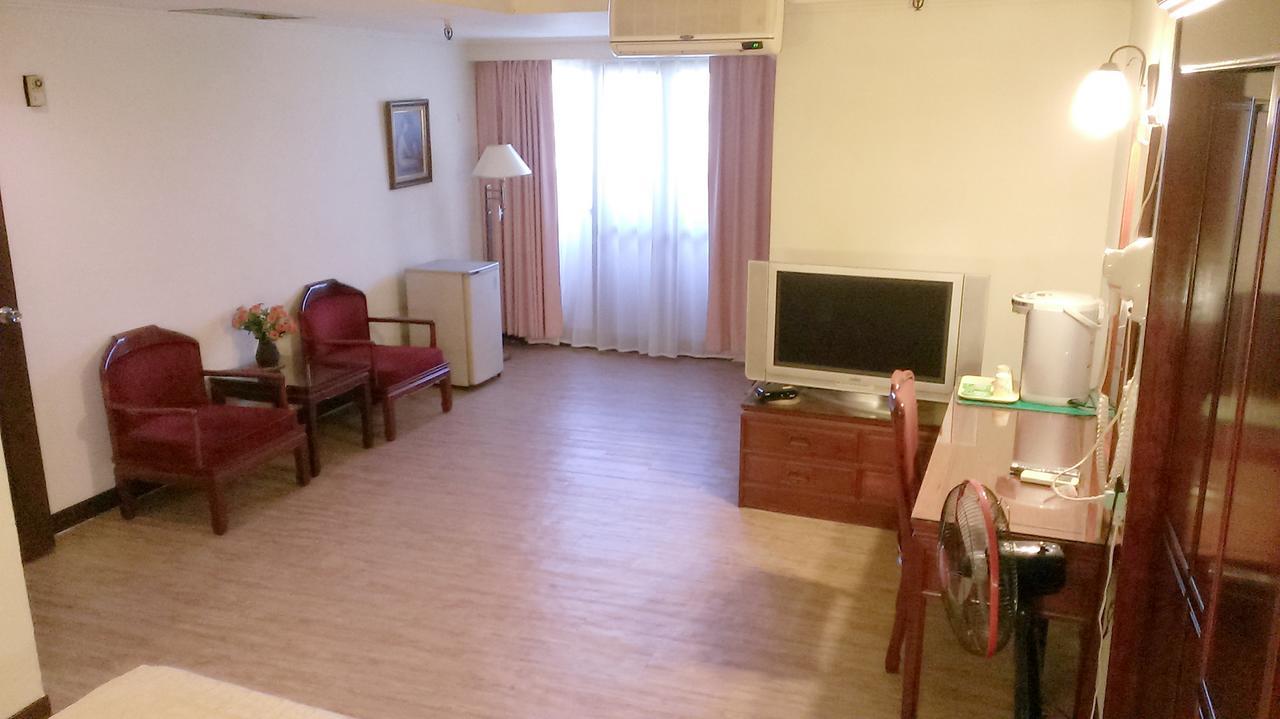 Galaxy Hotel Тайджун Екстериор снимка
