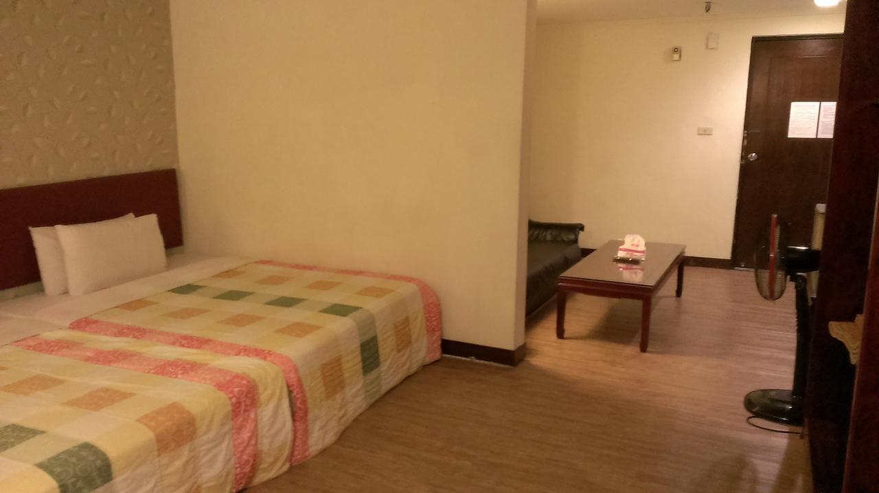 Galaxy Hotel Тайджун Екстериор снимка