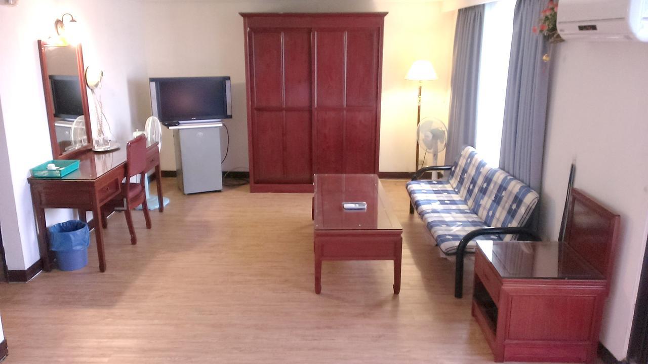 Galaxy Hotel Тайджун Екстериор снимка