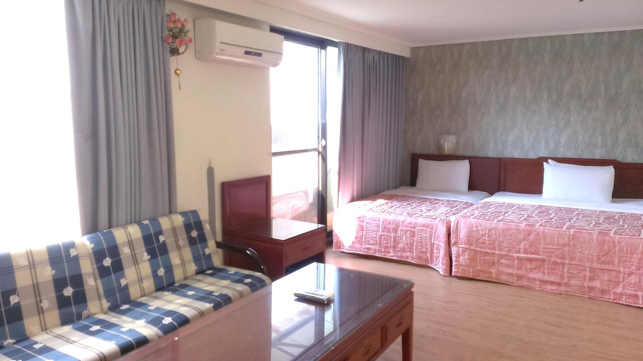 Galaxy Hotel Тайджун Екстериор снимка
