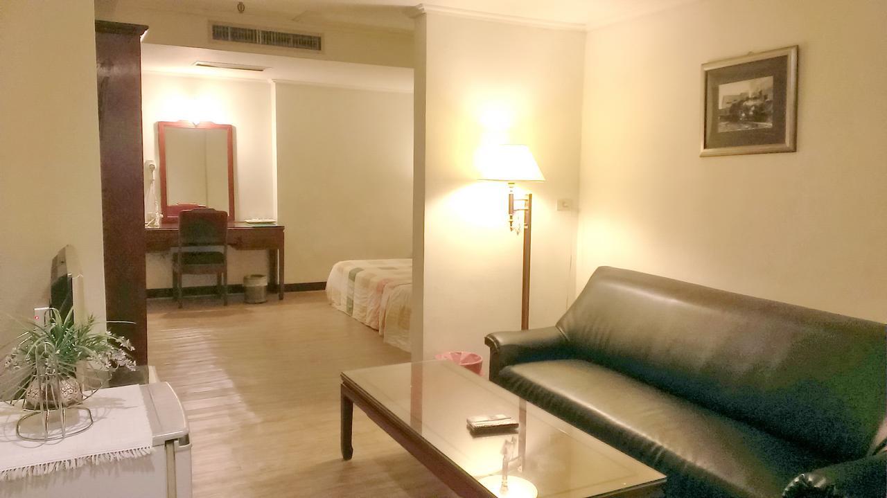Galaxy Hotel Тайджун Екстериор снимка