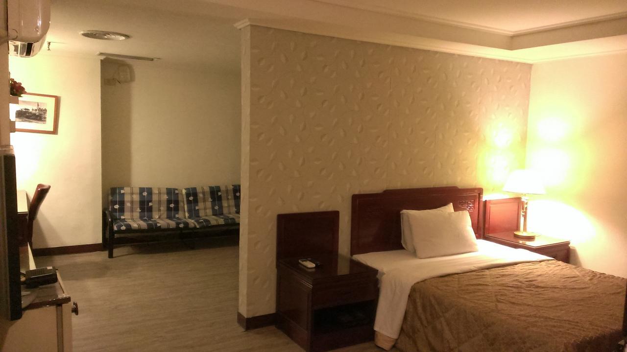 Galaxy Hotel Тайджун Екстериор снимка