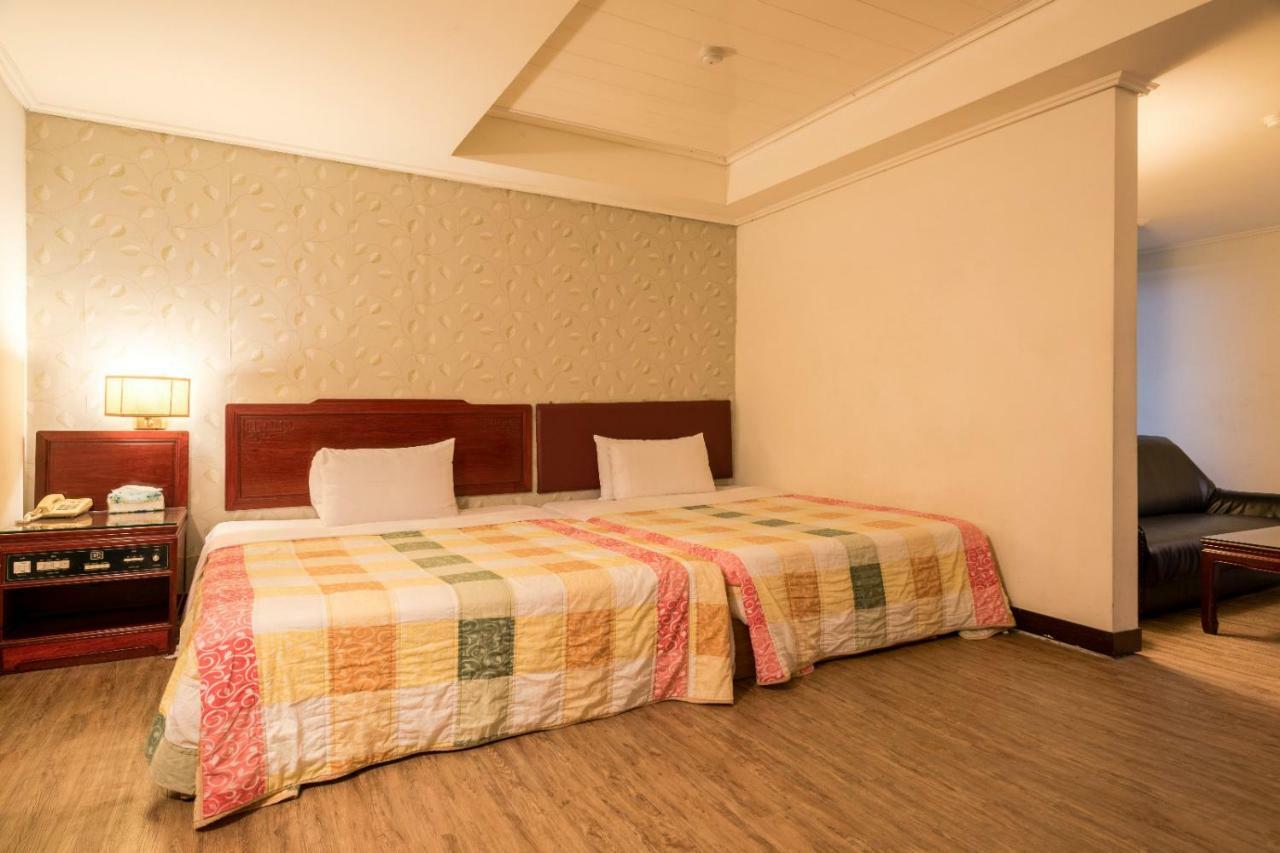 Galaxy Hotel Тайджун Екстериор снимка