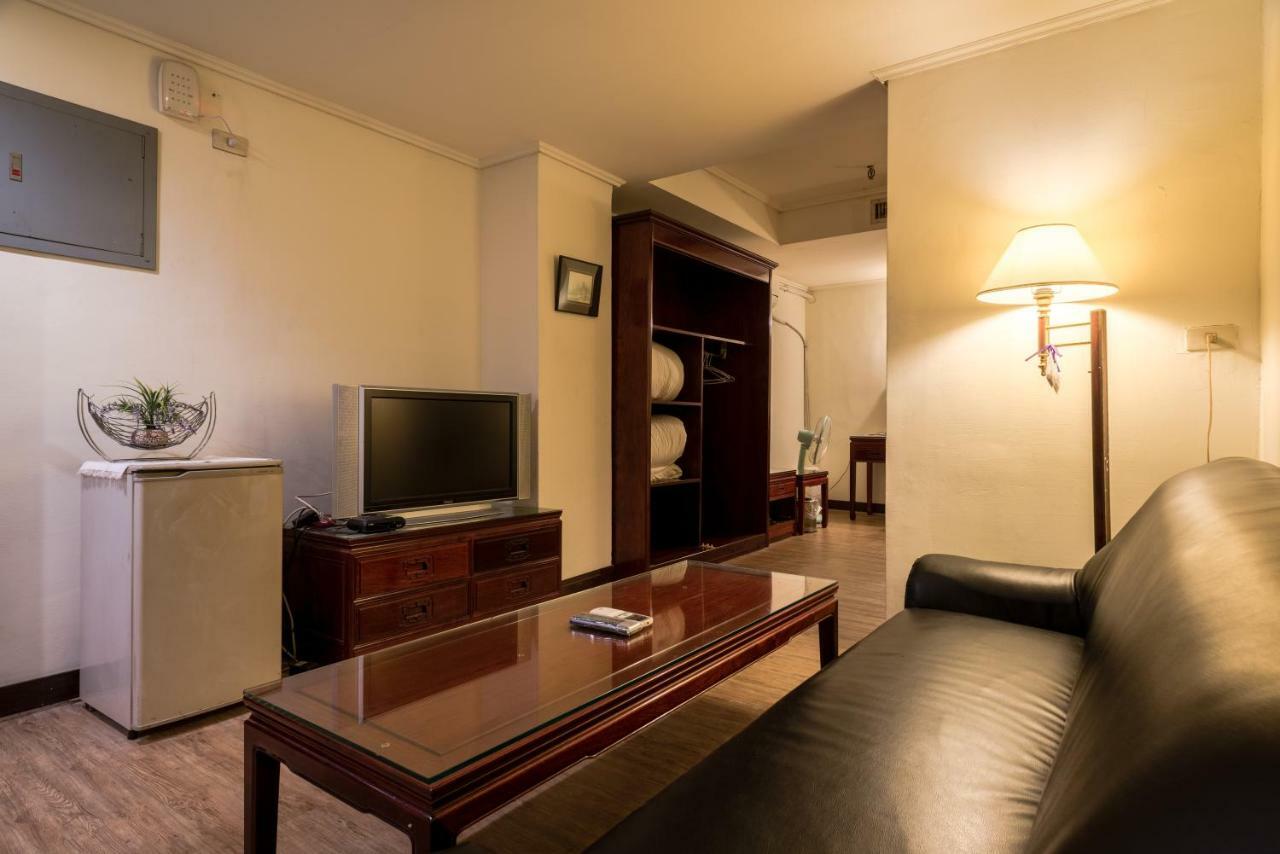 Galaxy Hotel Тайджун Екстериор снимка