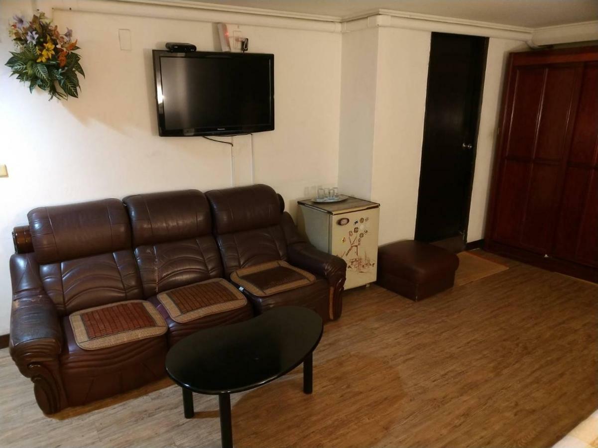 Galaxy Hotel Тайджун Екстериор снимка